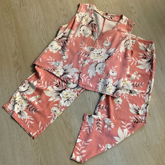 100% Silk Pink Floral Cropped Pant Set - Picture 1 of 10